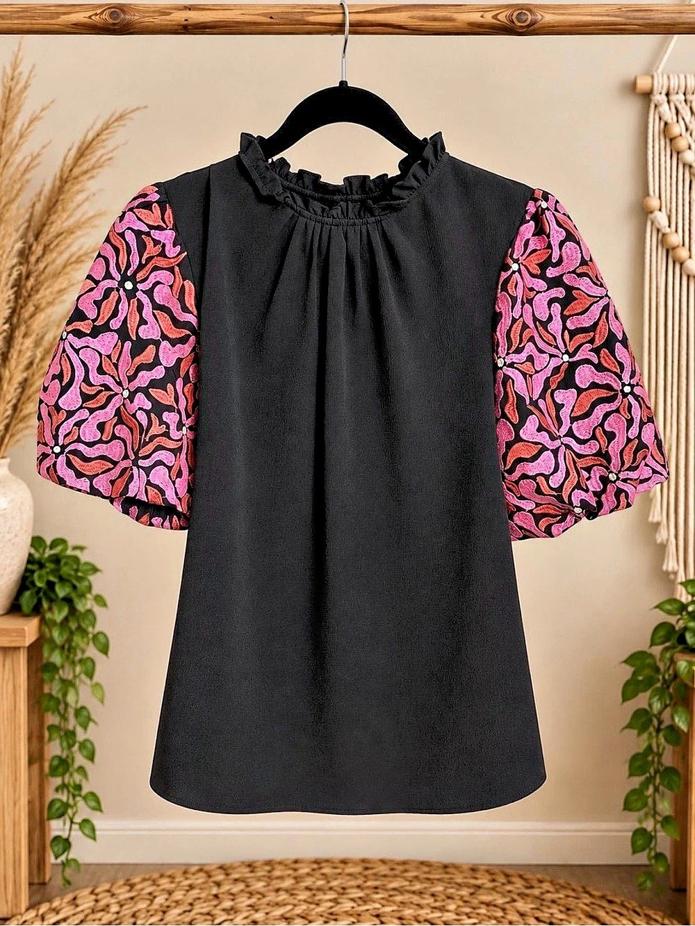 entro Abstract Embroidered Sleeve Blouse in Black & Pink Size Small Like New